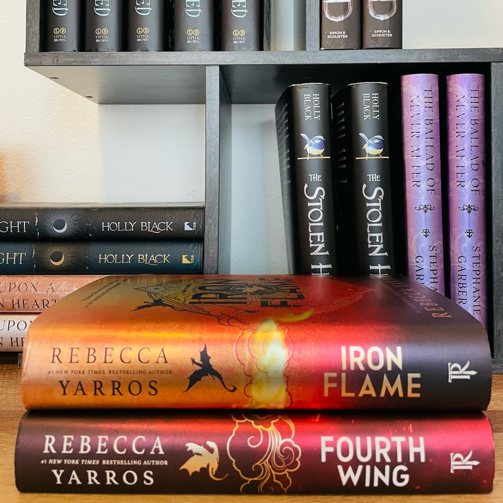 FOURTH WING Exclusive Holiday Edition +  IRON FLAME - First Edition